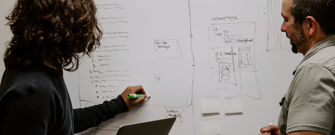 Pourquoi externaliser sa communication à un freelance peut booster la croissance de votre entreprise